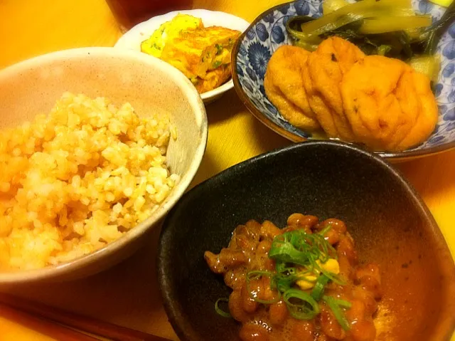 Snapdishの料理写真:今日はもう疲れたので、テキトー晩ご飯。がんもどきと青梗菜の煮物、ねぎ入り卵焼き、納豆。|liccaさん