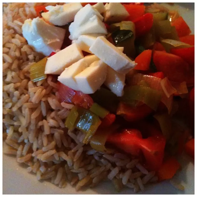 Snapdishの料理写真:vegetables, rice and mozzarella cheese|triniさん