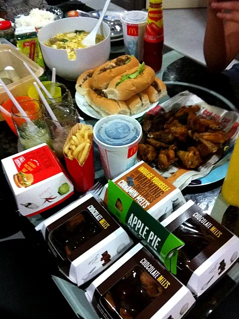 Snapdishの料理写真:3rd day of Ramadhan :)) Food galore! Mee soup, Daging cincang bun, McSpicy, Fries, Chocolate & Cinammon Melts, Fruit Cocktails & Ayam goreng!!  Selamat berbuk|Nana Goldiesさん