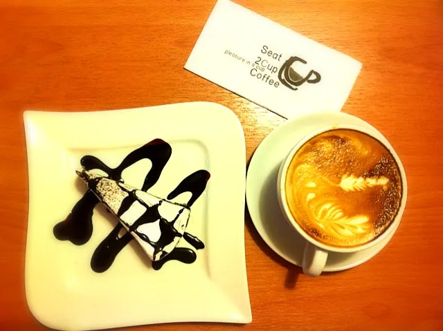 Snapdishの料理写真:hot latte & choco banoffee|Prinzezzさん