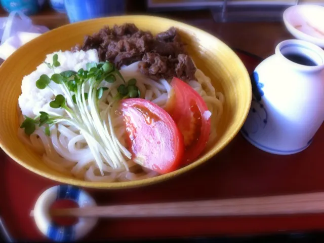 肉ぶっかけうどん☆|服巻裕太さん