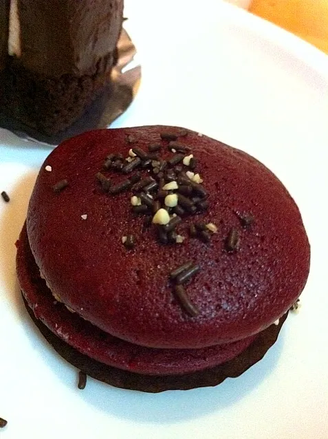 Red Velvet Whoopie Pies|about.me/pinku_nekoさん
