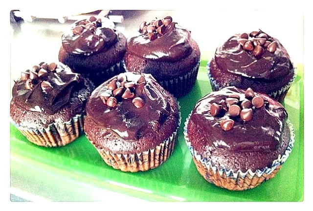 more homemade chocolate cupcakes topped with Hershey's cream|マリーSOHさん