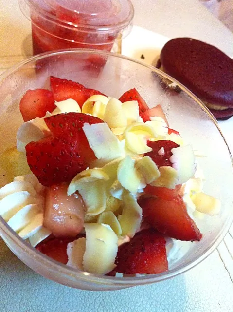 White Strawberry Trifle|about.me/pinku_nekoさん