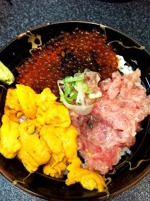 Snapdishの料理写真:うに、いくら、ねぎとろ丼|なべさん