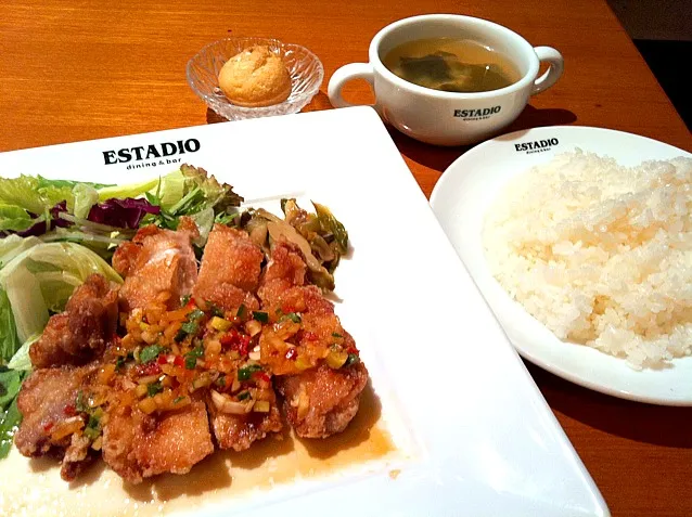 明日のランチ 若鶏の唐揚げ彩り野菜の甘辛ソース|前山としおさん