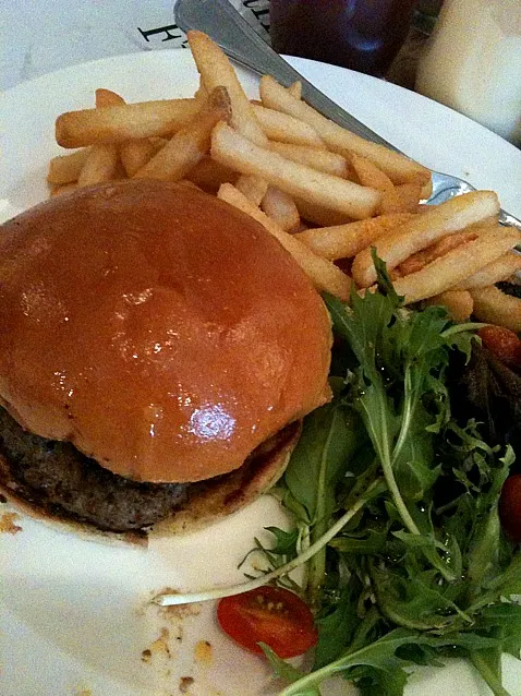 lamb burger with mesculan salad & garlic and herb fries|Cheryl Tanさん