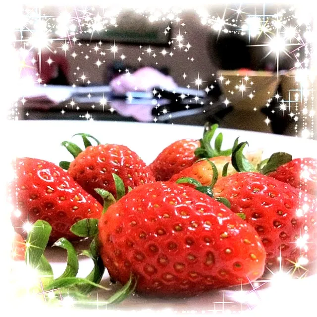 strawberries.|cheong guei ruさん