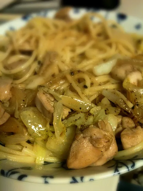 鶏とキャベツのパスタ.バター醤油味|__さん