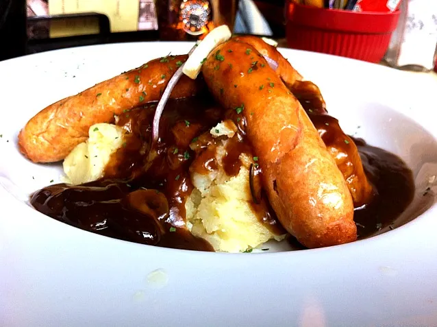 Snapdishの料理写真:mashed potatoes and Irish sausages|Diepak Kisoensinghさん