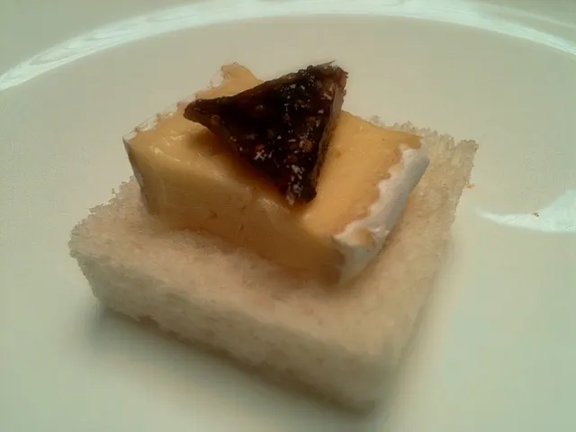 cheese with walnut fig sandwich|Lawrence Angさん