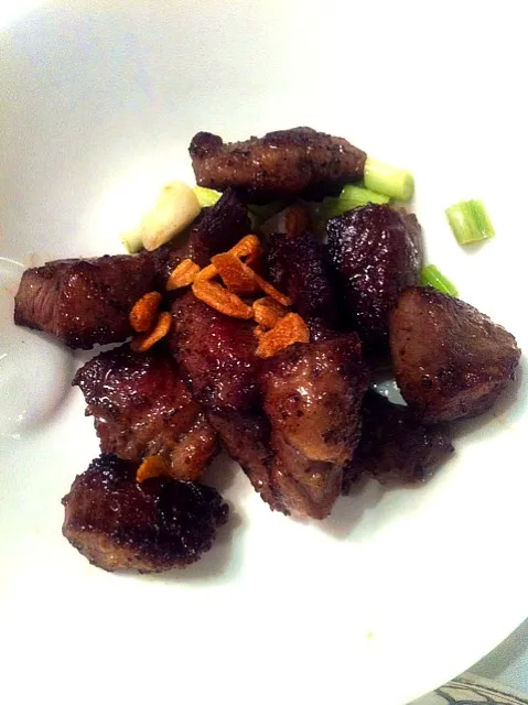 beef dices w crispy garlic|skyblueさん