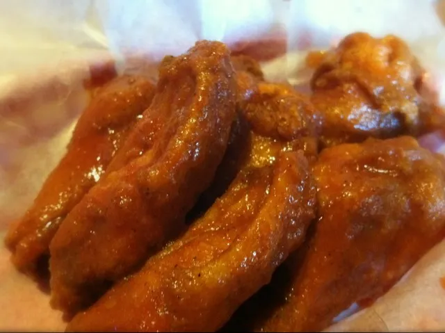 Swiggin Hot Wings|chuck slatenさん