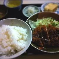 Snapdishの料理写真:ばて気味なんで力つけるためにトンカツ定食(^◇^;)|mika hunakuraさん