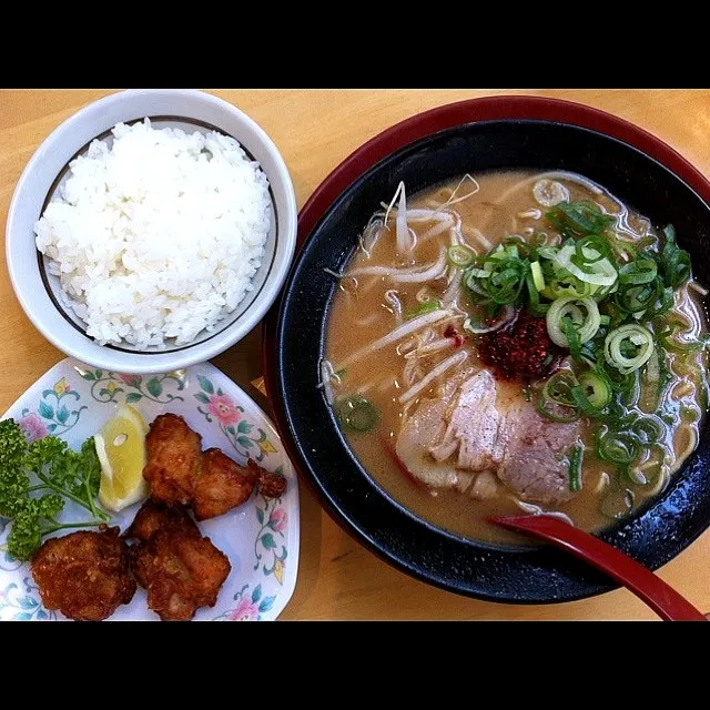 小ラーメン、小ライス、鳥から|こじゅわいさん