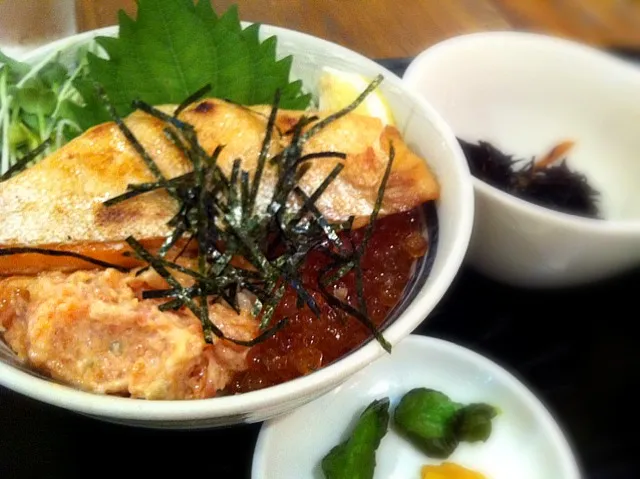 鮭とイクラの親子丼定食|tomozouさん