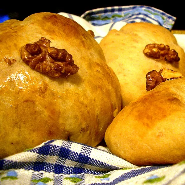 朝ご飯は自家製のくるみパン。  Homemade walnut bread|Keiさん