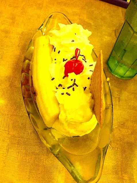 banana split|Eina Sherynaさん