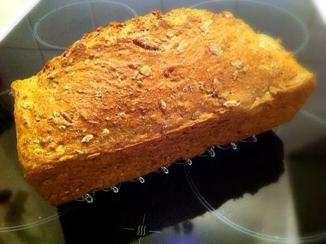 fresh wholemeal spelt bread with walnuts and seeds|Gabiさん