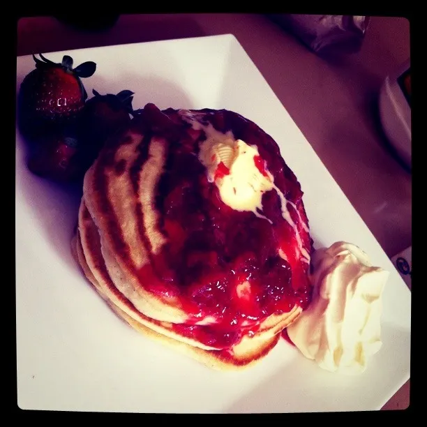 Strawberries n cream pancakes.|Laurenさん