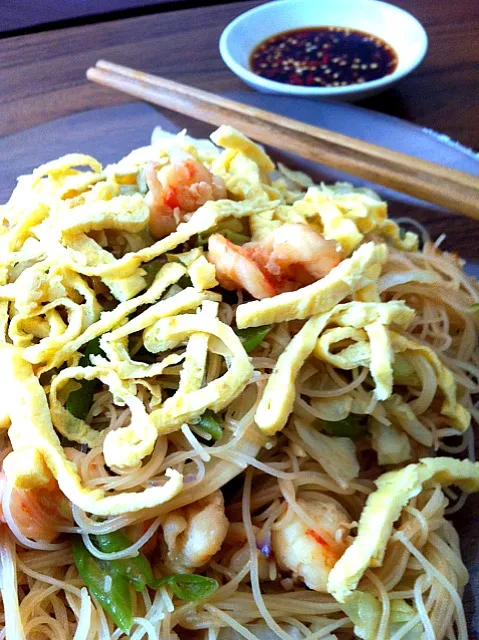 fried bee hoon with shrimp, cabbage and french beans|karen limさん