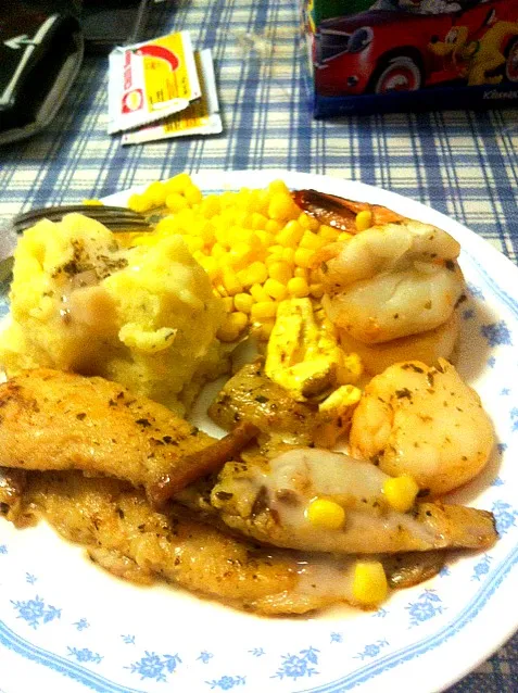 self-cook dory fish with potato and corn.|JIA WENさん