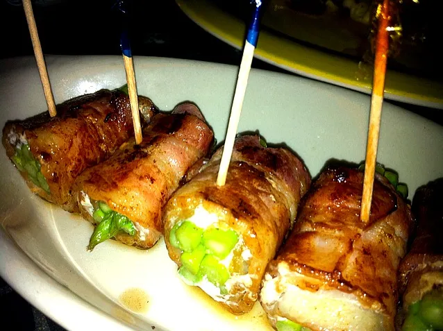 Snapdishの料理写真:Asparagus wrapped in bacon|John Teoさん