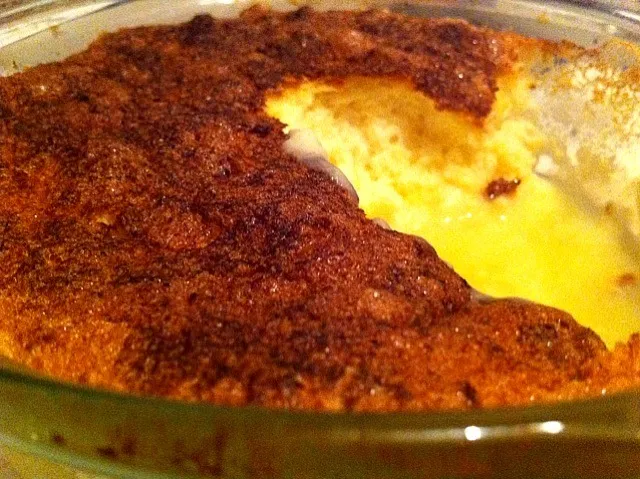 Baked lemon soufflé topped with fresh double cream|Jonathan Angさん