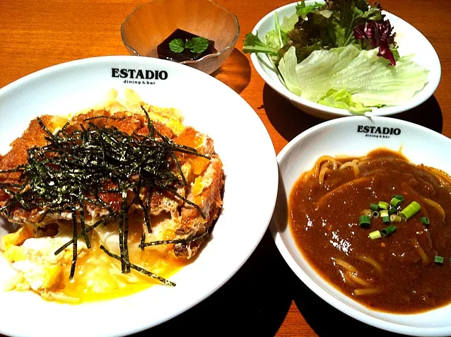 Snapdishの料理写真:明日のランチ カツ丼とミニカレーうどん|前山としおさん