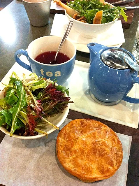 Snapdishの料理写真:Wagyu Beef Pie at Jones the Grocer|MBさん