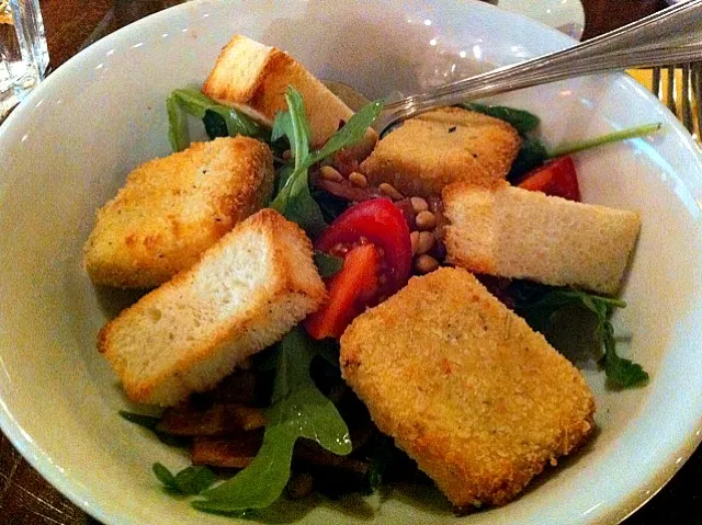 Snapdishの料理写真:Pan Fried Goat's Cheese Salad|bondさん