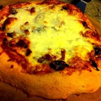 sun dried tomato, red onion, mushroom, olives, pepperoni, feta and mozz pizza|Joe Kotさん