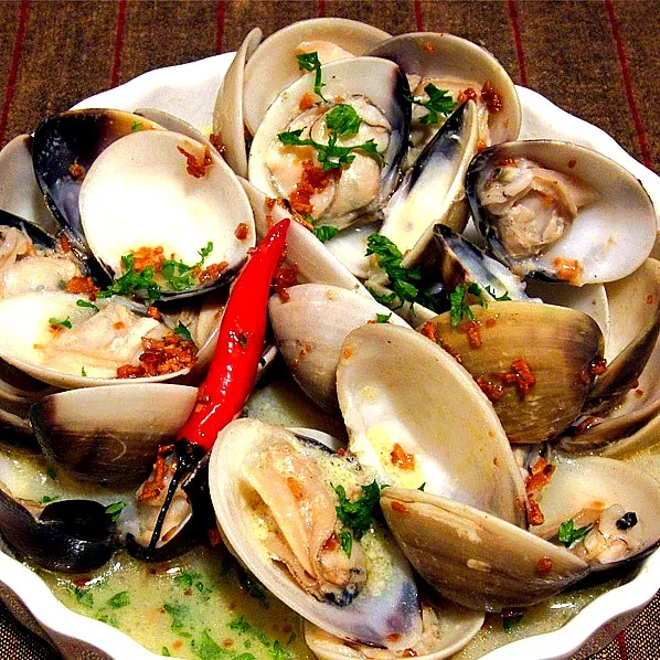 ハマグリのにんにくバター炒め  Steamed Clam in garlic butter and red chilli|Keiさん