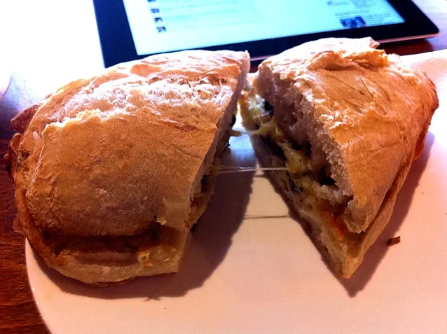 beef cheddar cheese sandwich|Diepak Kisoensinghさん