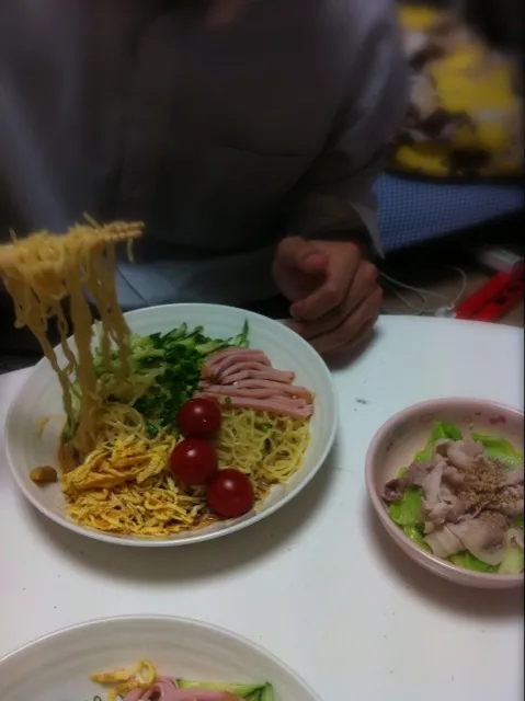 Snapdishの料理写真:冷やし中華 豚しゃぶサラダ|きなさん