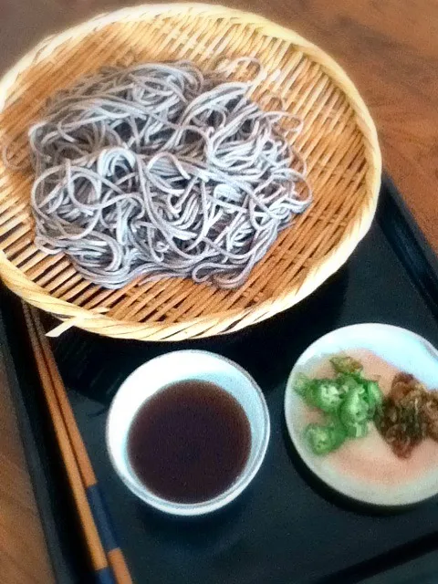 今日の昼は檜枝岐の蕎麦  自家製オクラと塩原で買った辛子ネギの薬味|Yasuharuさん