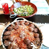 Snapdishの料理写真:spaghetti, cesar salad and garlic bread|Nicole Caballeroさん