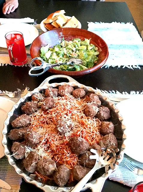 spaghetti, cesar salad and garlic bread|Nicole Caballeroさん