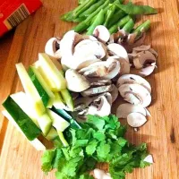 The fresh veg going into my Thai Green Curry.|Laurenさん