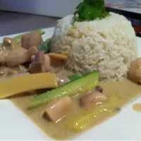 tacky looking thai green curry, but it tastes good so it dun matter|Laurenさん