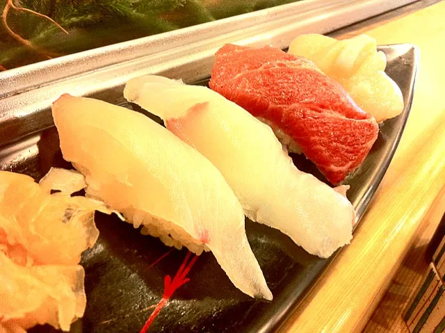 Snapdishの料理写真:Four kinds of sushi.|john vさん