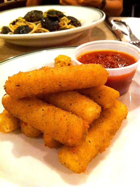 Mozzarella Cheesesticks|Adrian Chiaさん