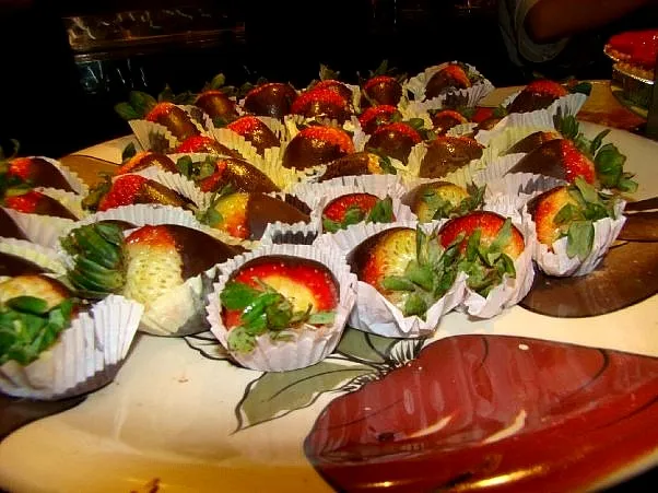 Chocolate Coated Strawberries|Fatmamaさん