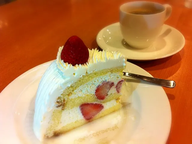 こんな時間に 不二家でショートケーキ♪|大谷商店さん