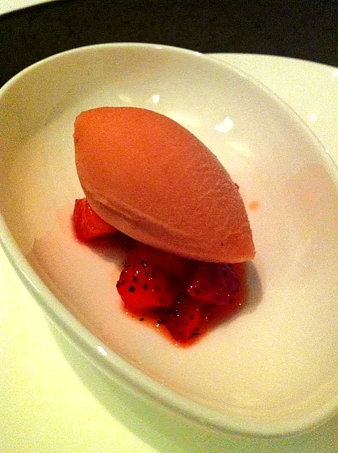 strawberry sorbet with limau purut|John Teoさん