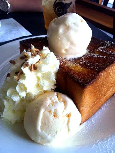 Snapdishの料理写真:Shibuya Honey Toast|Chompoo Arunprasertkulさん