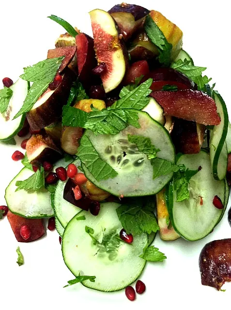 fig plum cucumber mint salad|GREG ARNOLDさん