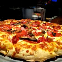 Snapdishの料理写真:Pepperoni, ham and mushroom pizza|Billyさん