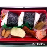 おにぎり屋のおにぎり弁当|とらちんさん