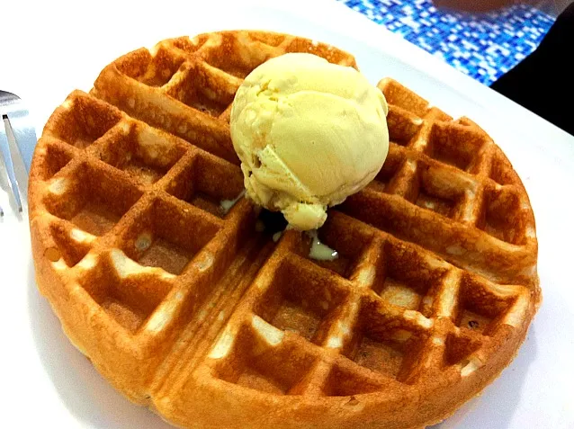 waffle ice cream|Ginleongさん